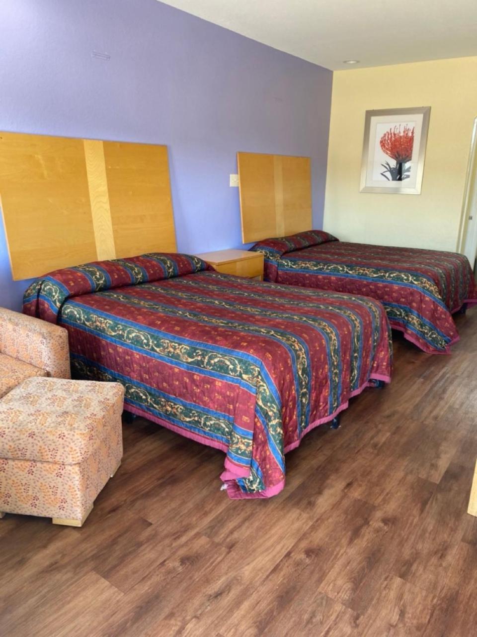 Relax Inn & Suites Angleton Buitenkant foto