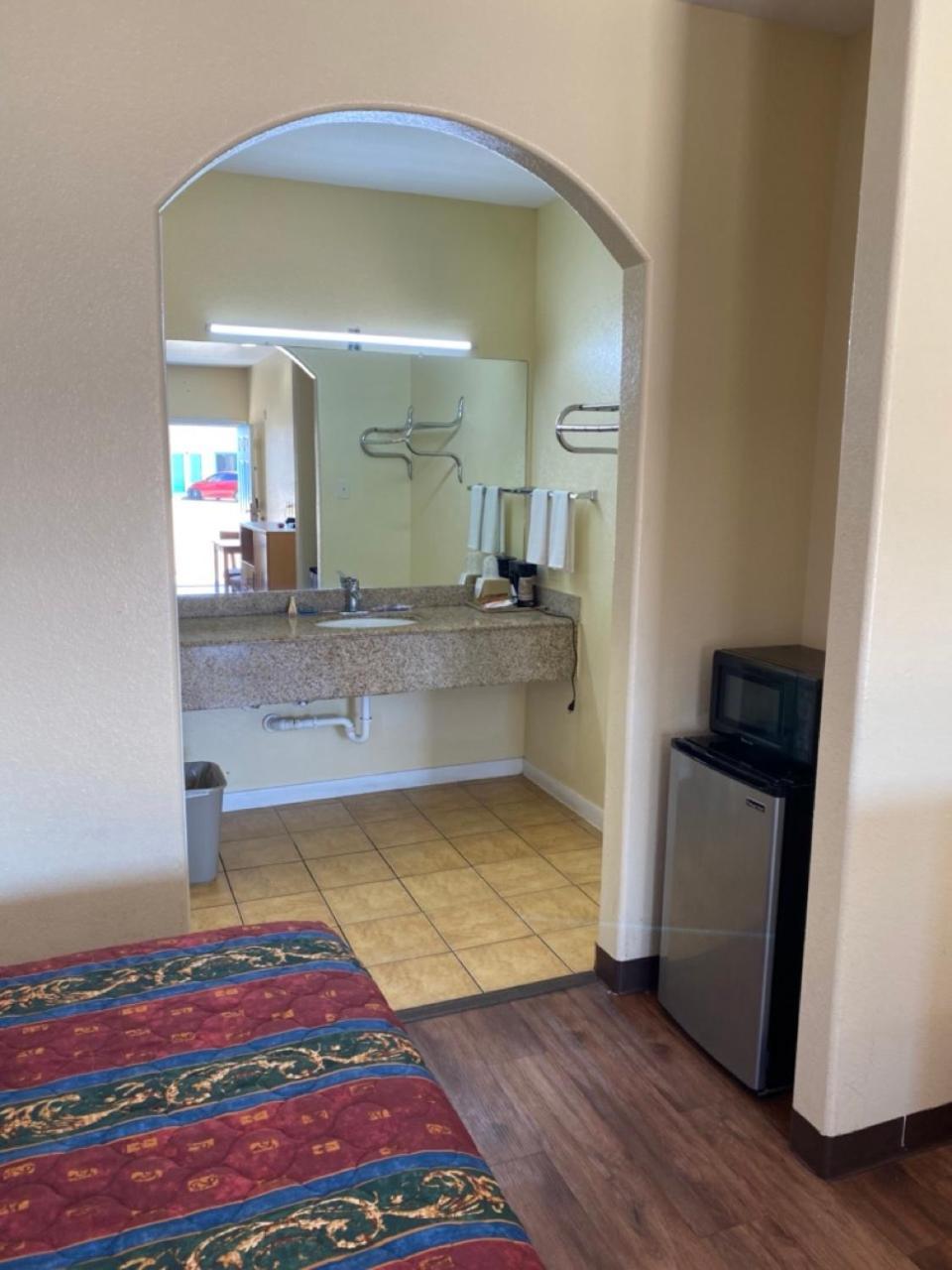 Relax Inn & Suites Angleton Buitenkant foto