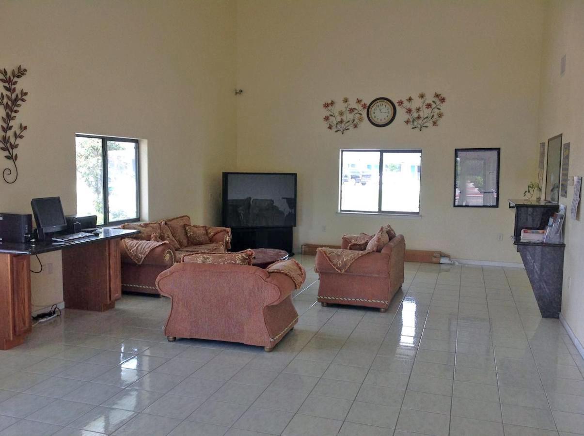 Relax Inn & Suites Angleton Buitenkant foto